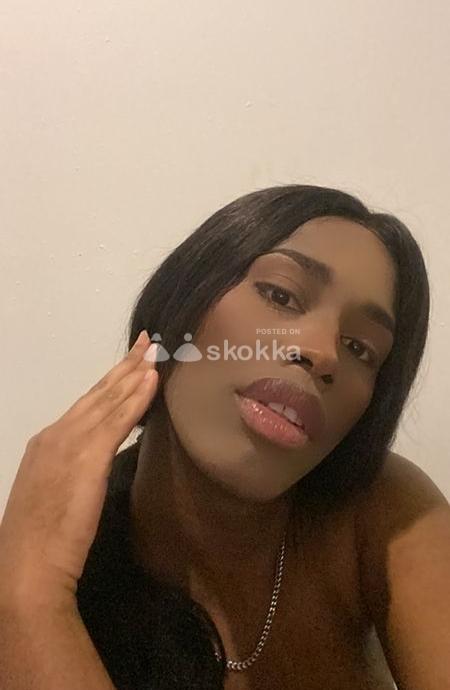 Megan trans morena hermosa caliente disponible primera vez en tu país